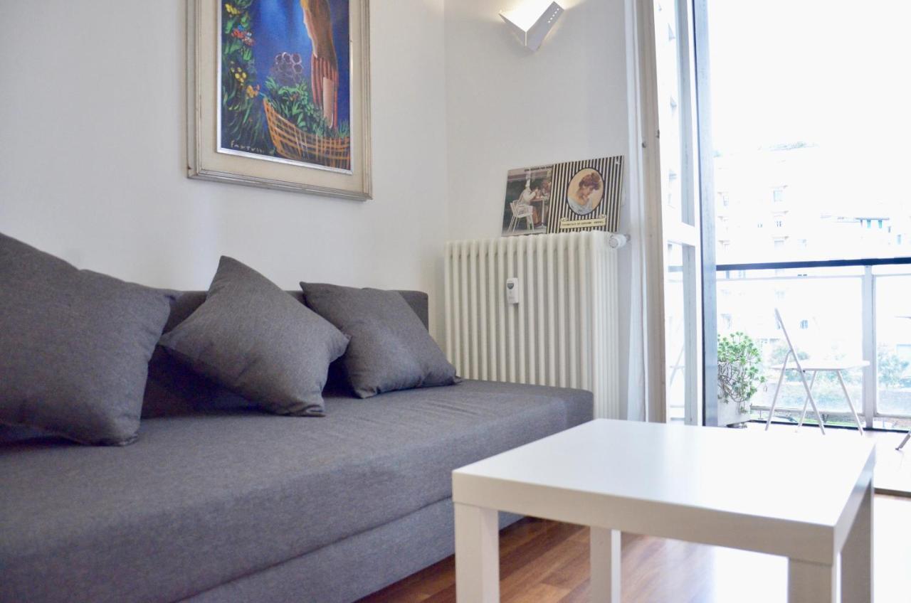 New Renovated Apartment With Balcony Porta Romana Milan Exterior photo