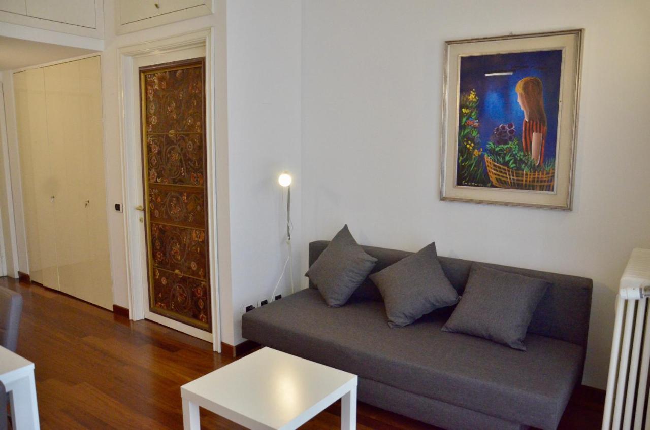 New Renovated Apartment With Balcony Porta Romana Milan Exterior photo
