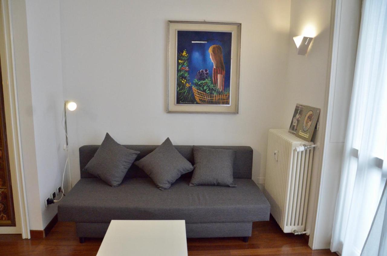 New Renovated Apartment With Balcony Porta Romana Milan Exterior photo