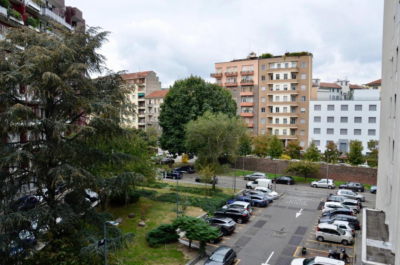 New Renovated Apartment With Balcony Porta Romana Milan Exterior photo